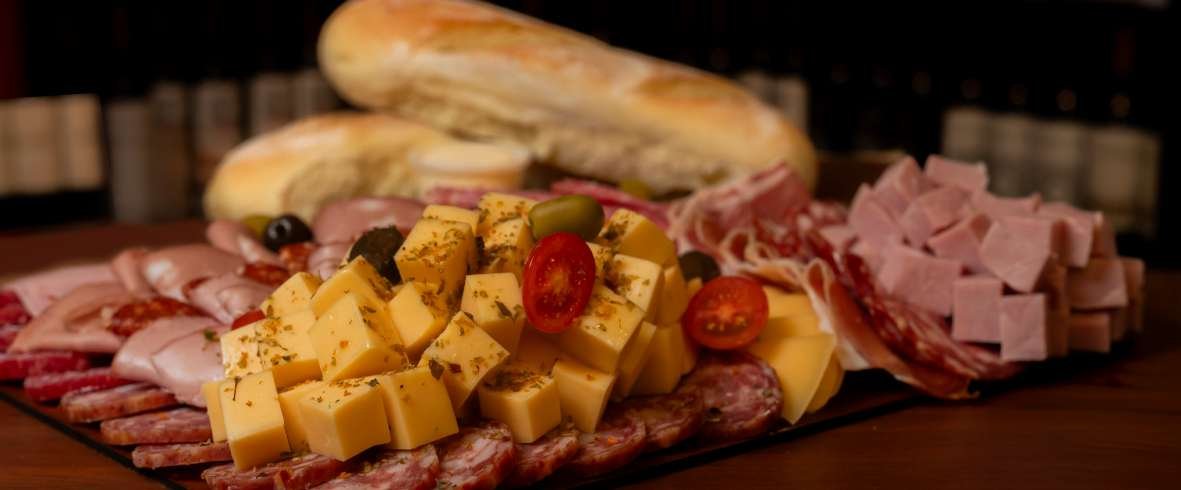 El bodegón Crudo y Queso para picar